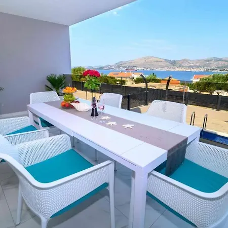 Luksusowy Apartament Z Podgrzewanym Basenem I Widokiem Na Morze Trogir Exterior photo