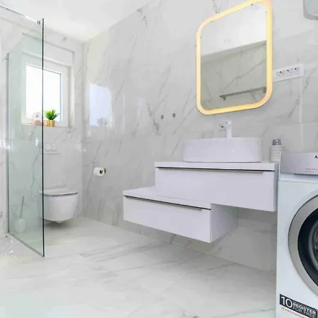 Luksusowy Apartament Z Podgrzewanym Basenem I Widokiem Na Morze Trogir Exterior photo