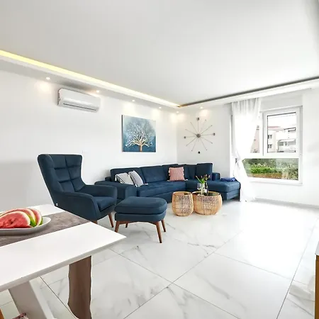 Luksusowy Apartament Z Podgrzewanym Basenem I Widokiem Na Morze Trogir Exterior photo