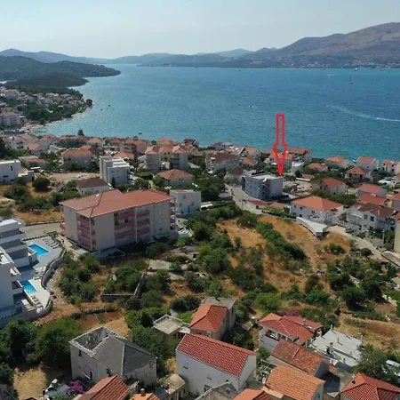Luksusowy Apartament Z Podgrzewanym Basenem I Widokiem Na Morze Trogir Exterior photo