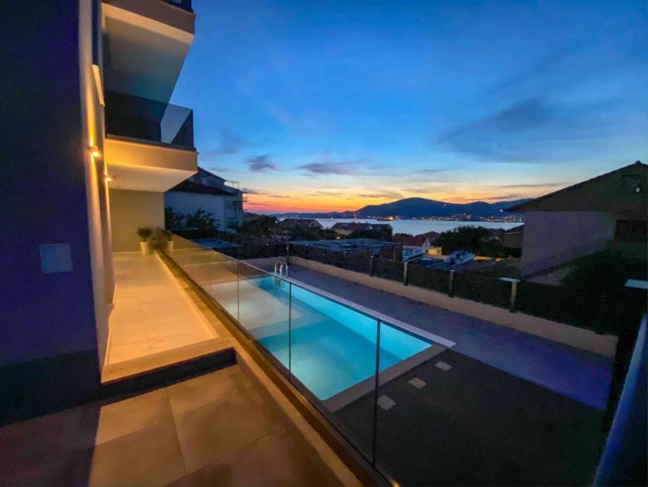 Luksusowy Z Podgrzewanym Basenem I Widokiem Na Morze Apartment Trogir