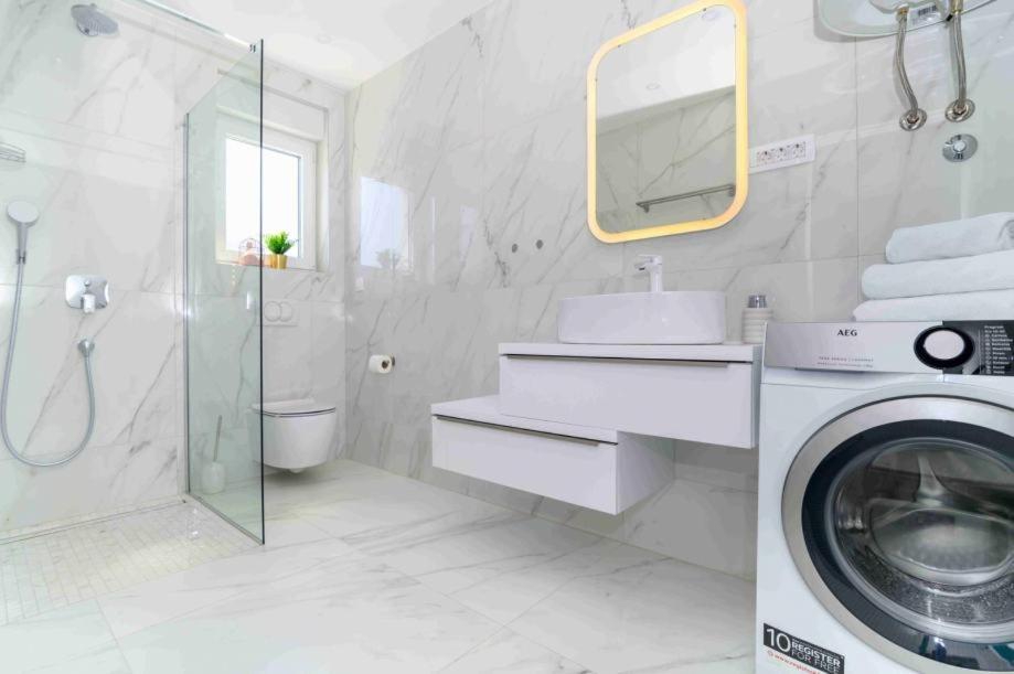 Luksusowy Z Podgrzewanym Basenem I Widokiem Na Morze Apartment